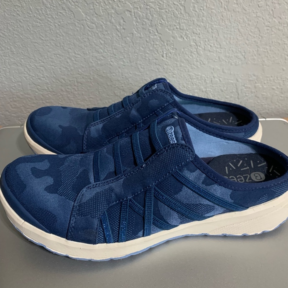 B ZEES SHOES size 9